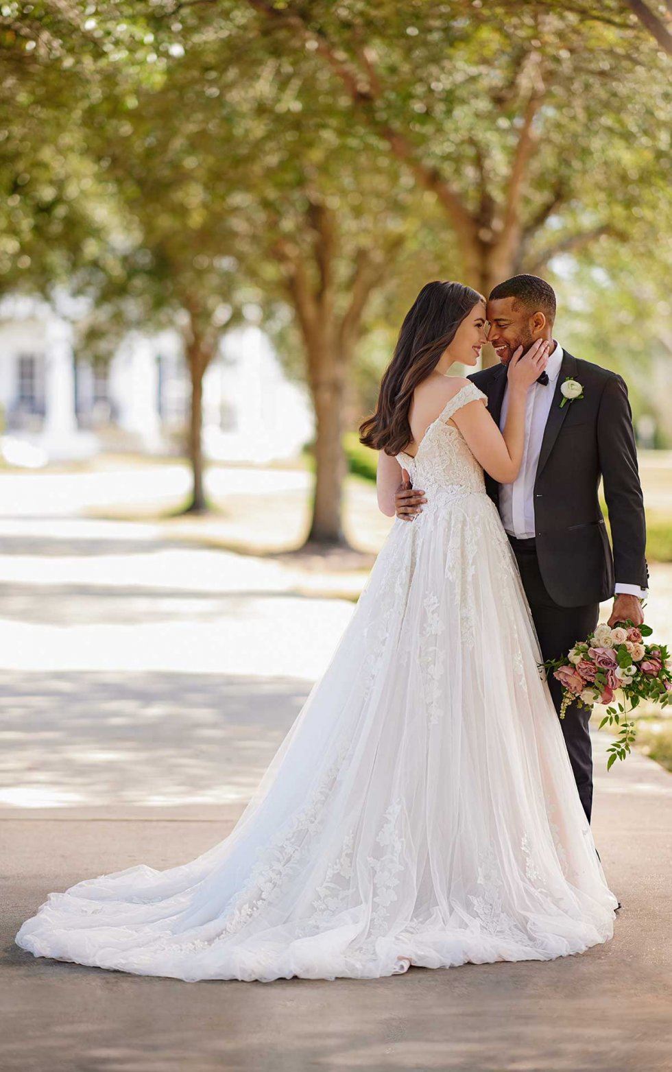 The Couple’s Guide to Balancing a Wedding Budget. Desktop Image