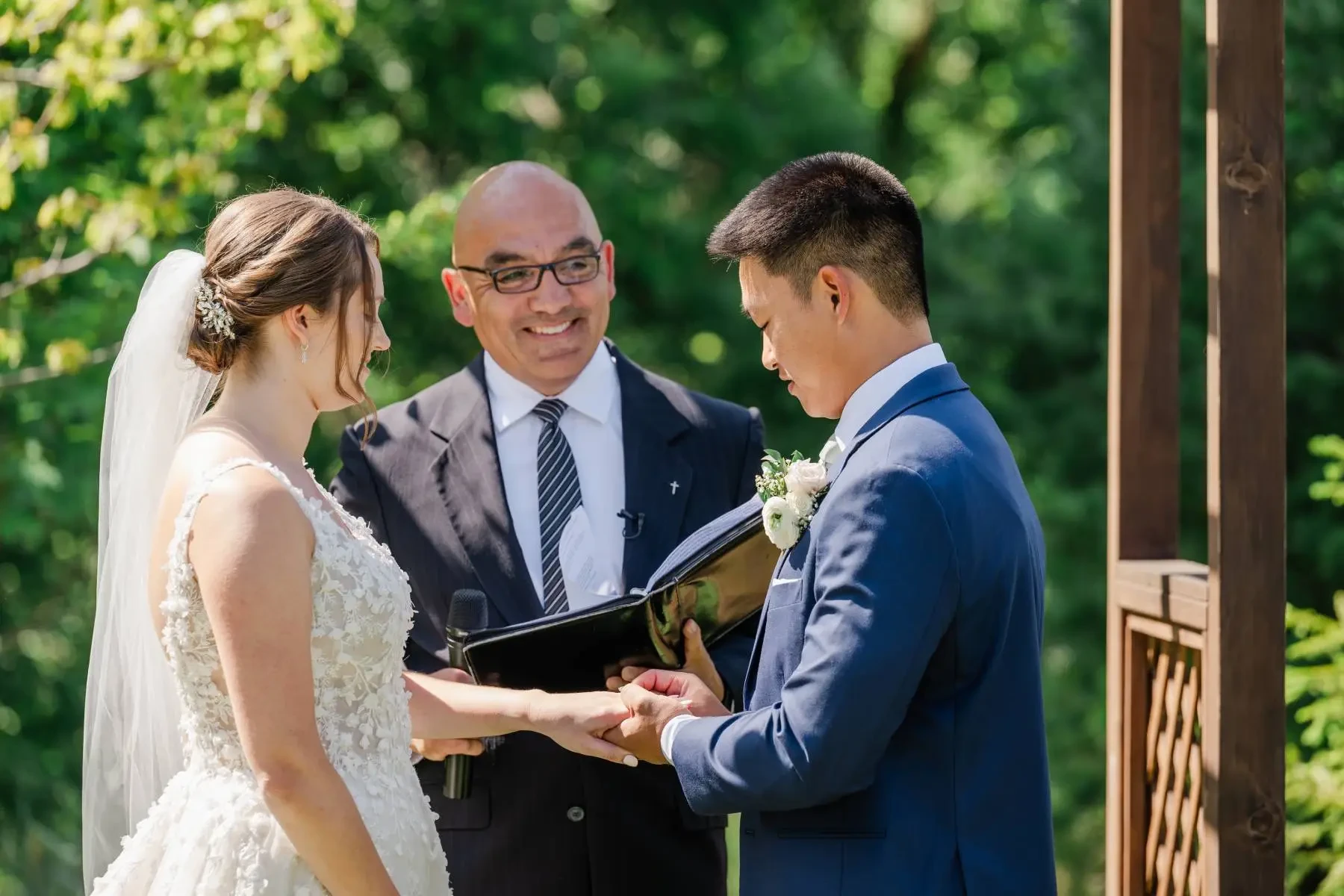 bride and groom from Hitched by MV site