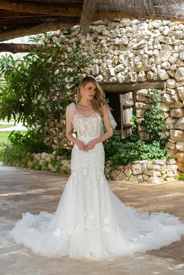Model wearing an Elissar wedding dress