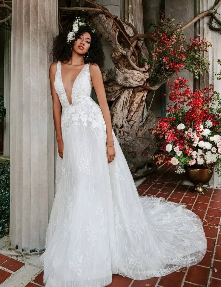 Model wearing Yumi Katsura wedding dress